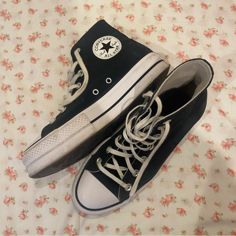 Black platformed converse